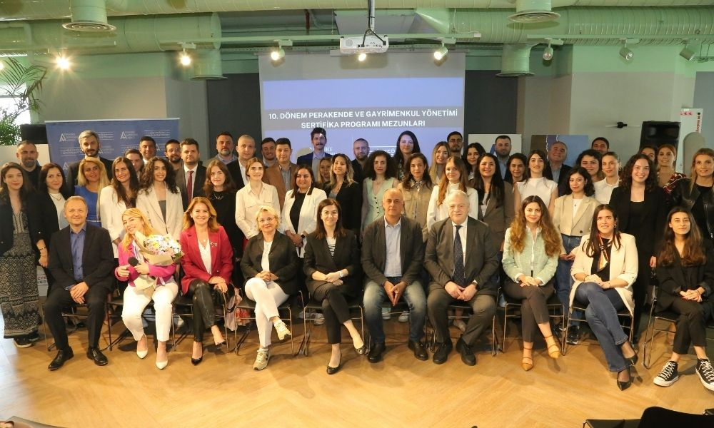 ÖzÜ aAPGM 10. Dönem Mezunlarını Verdi